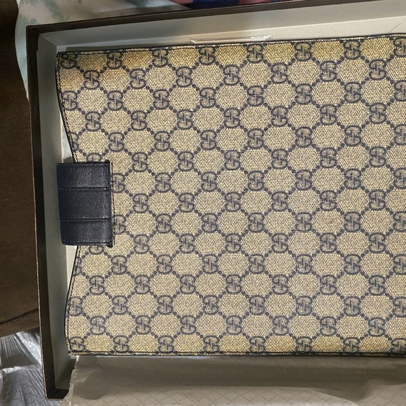 Gucci canvas I pad - Picture 3 of 3